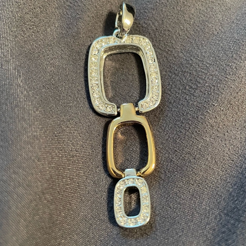Lia Sophia pendant- Flip out